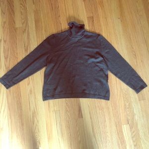 Turtle neck wool sweater